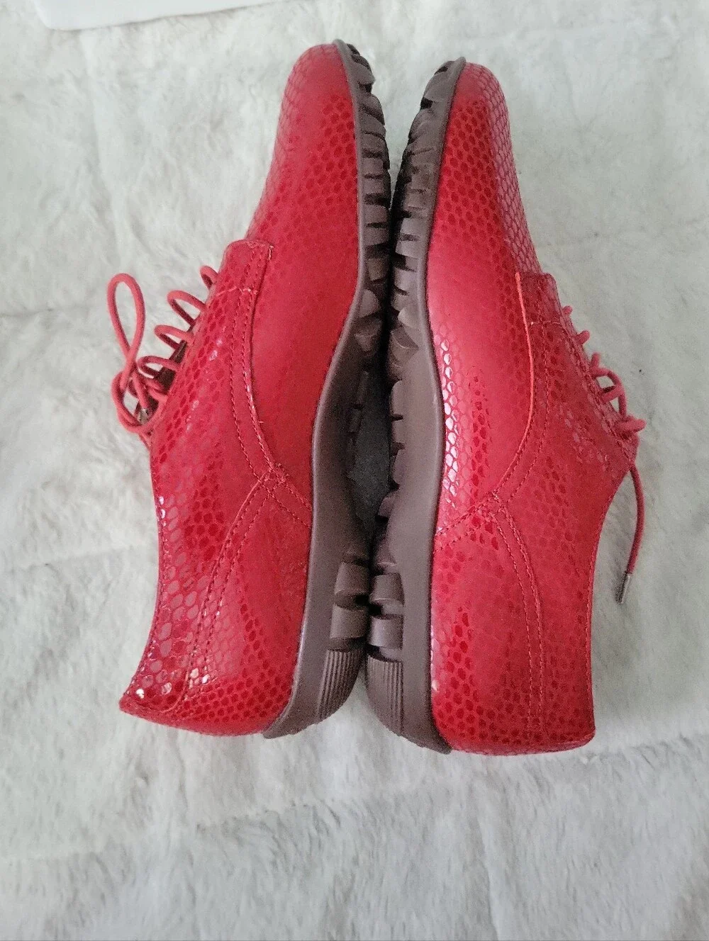 Marc Joseph New York Women’s Red Lace-Up Athletic Oxfords with Textured Upper